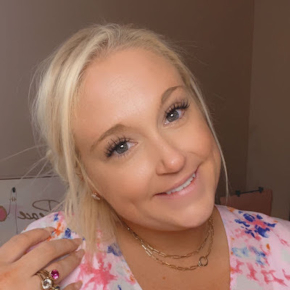 Meet your Posher, Lindsay - Picture 1 of 2